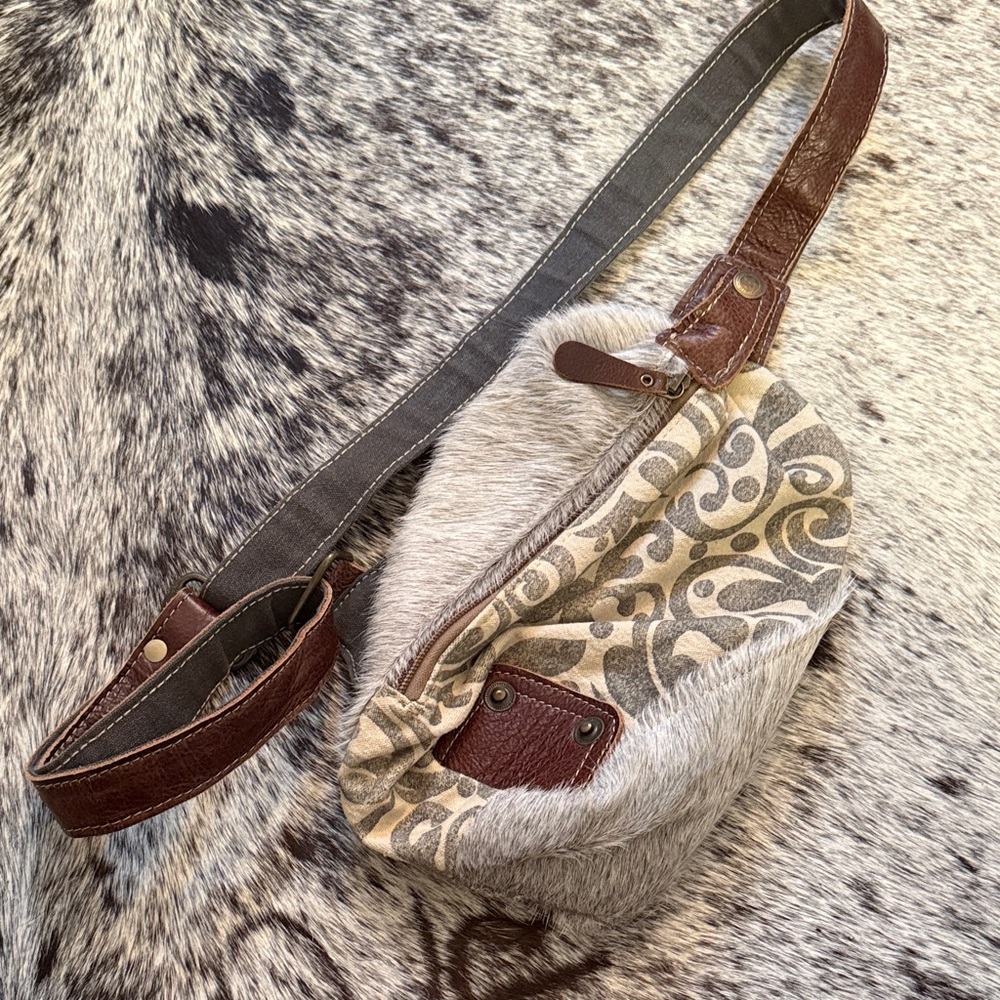 Myra bag sling bag cowhide